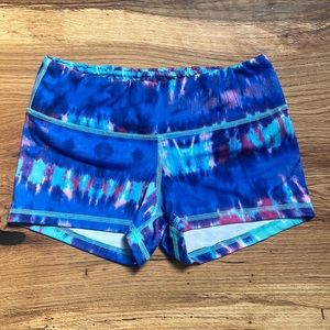 FLEO purple tie dye shorts sz Small